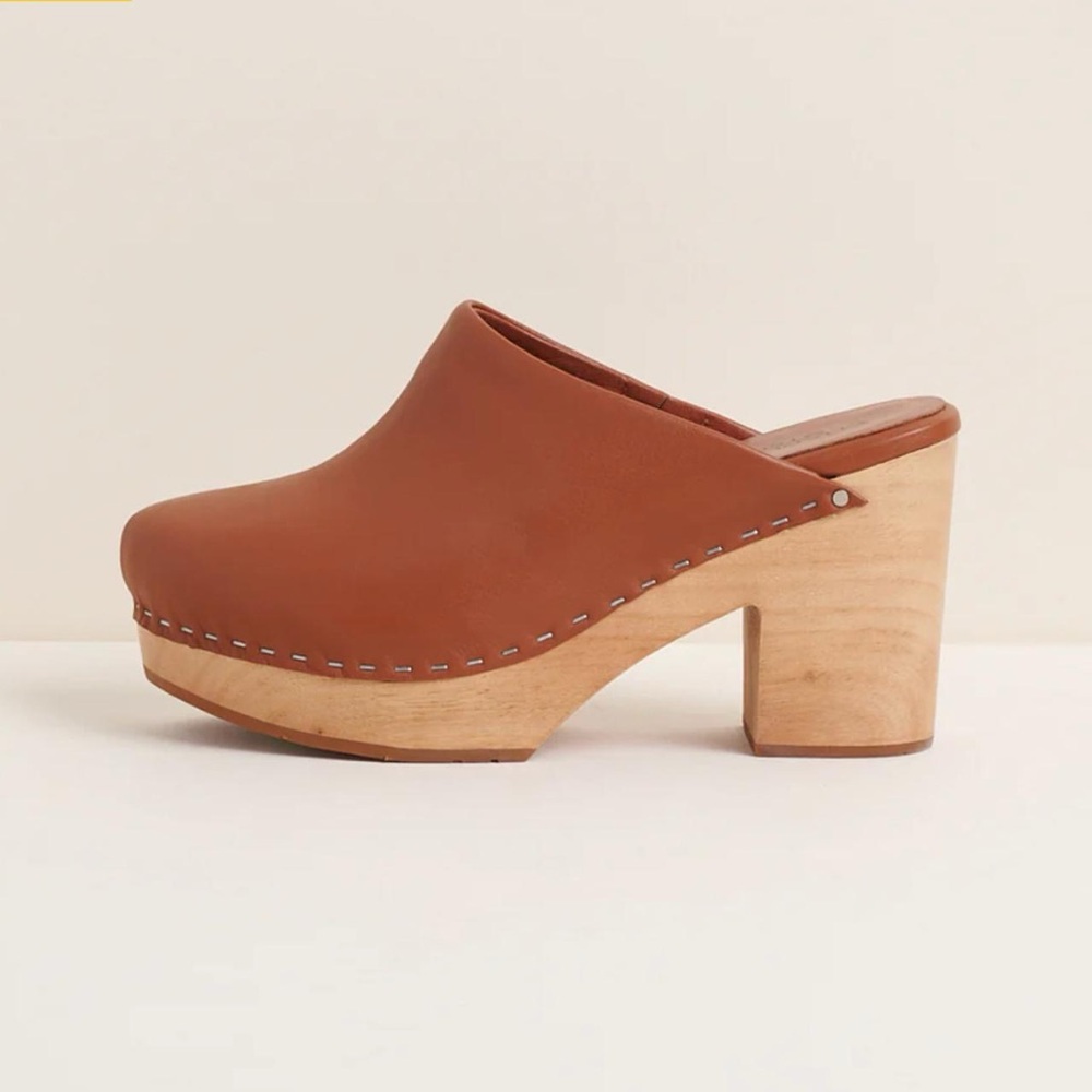 NWOT Charlotte Stone Clog Heel in Luggage - size 6